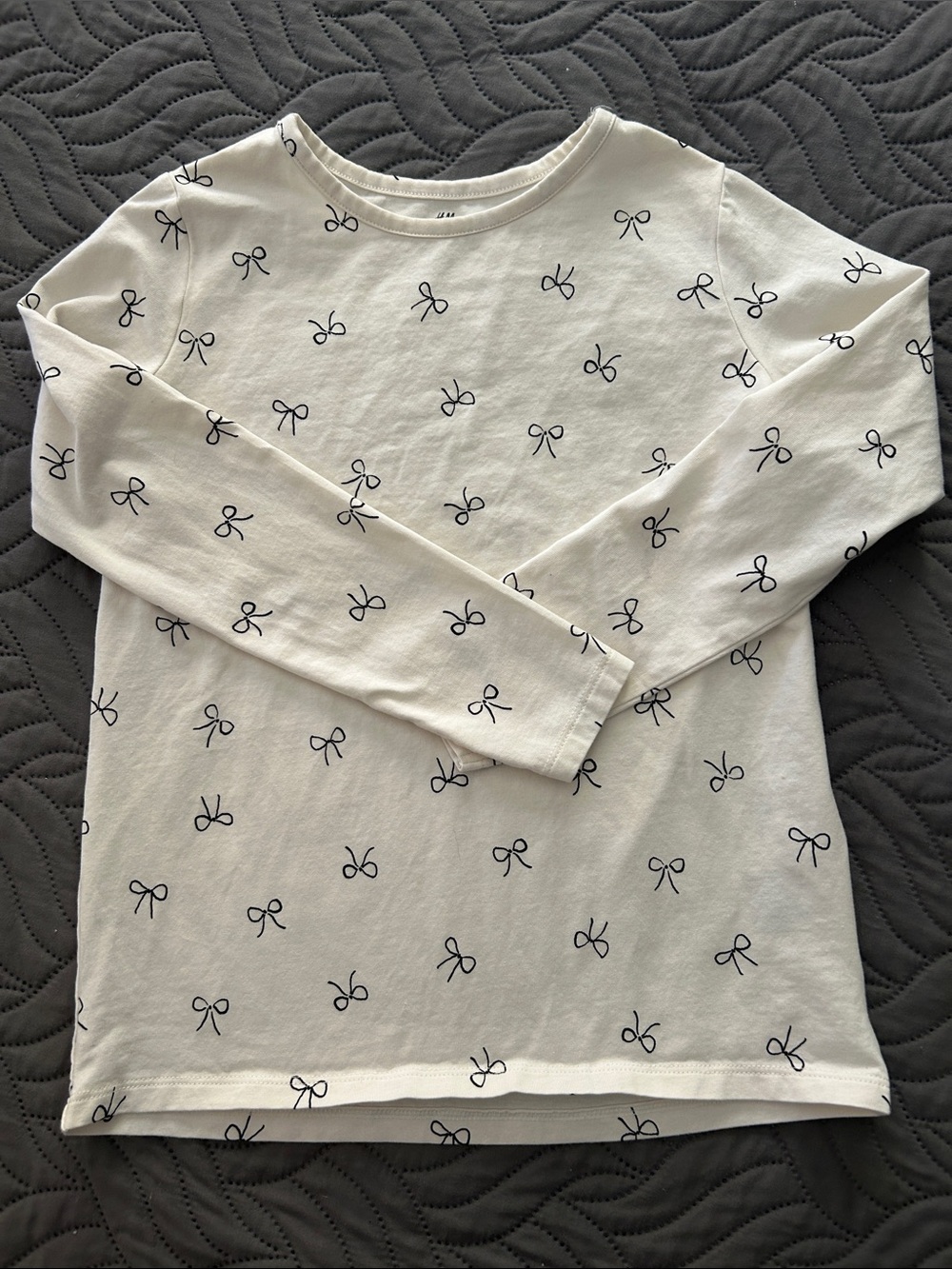 NWOT - 🖤 H&M White Long Sleeve Shirt with Black Bow Print